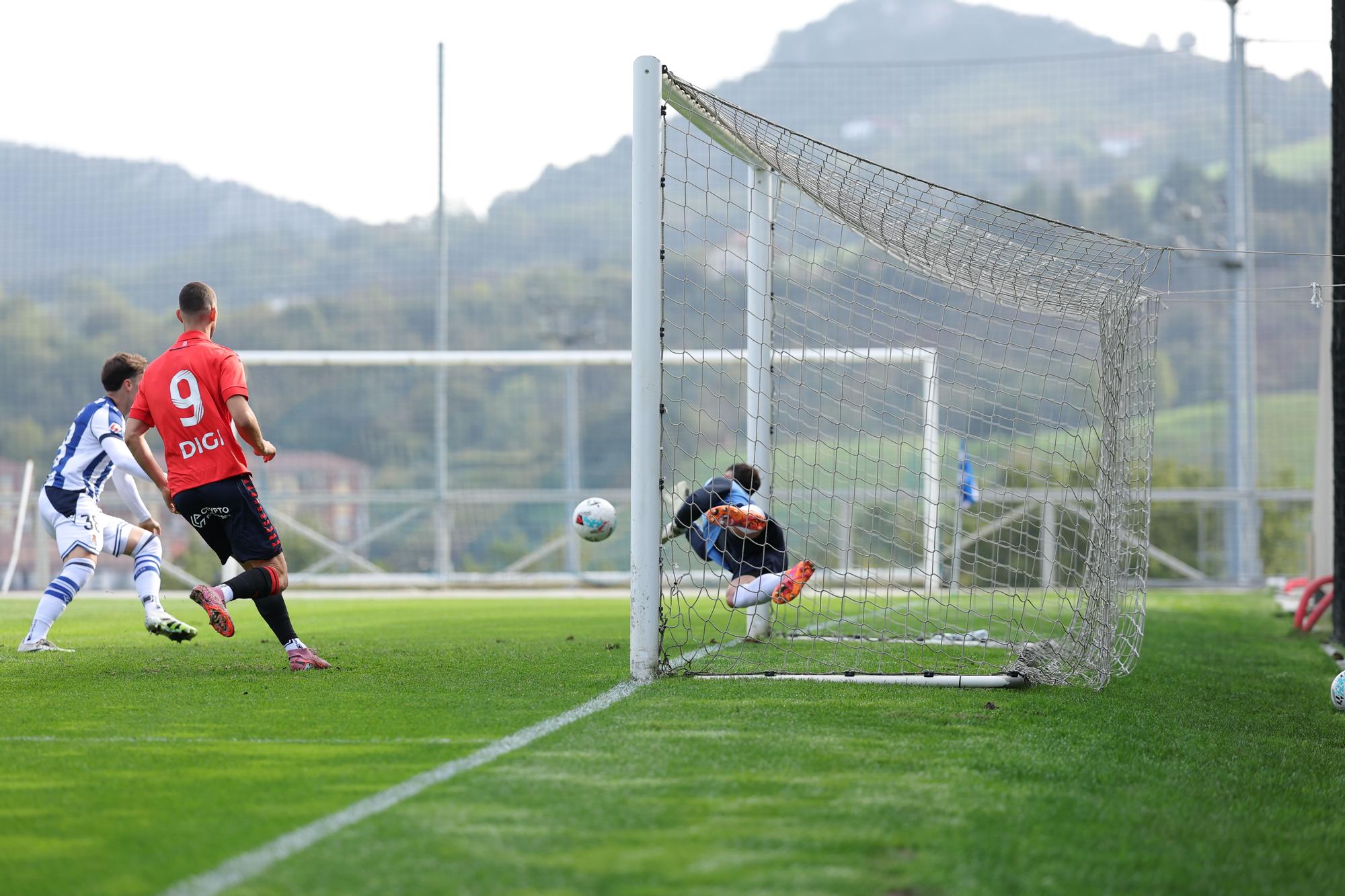 Fotos del partido amistoso entre Osasuna y Real Sociedad
