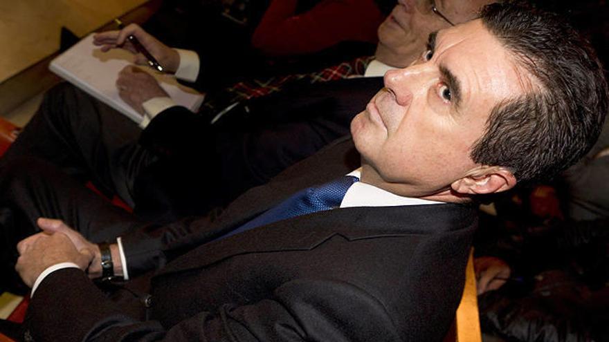 El expresidente del Gobierno Balear, Jaume Matas, en el banquillo de la Audiencia Provincial de Palma de Mallorca, donde hoy ha comenzado el juicio contra él, en la primera causa del caso Palma Arena por delitos de malversación de caudales públicos y prev