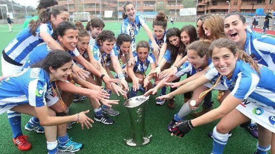 Las jugadoras de la Real rompieron una larga racha de finales perdias el año pasado en el desenlace del título de liga.