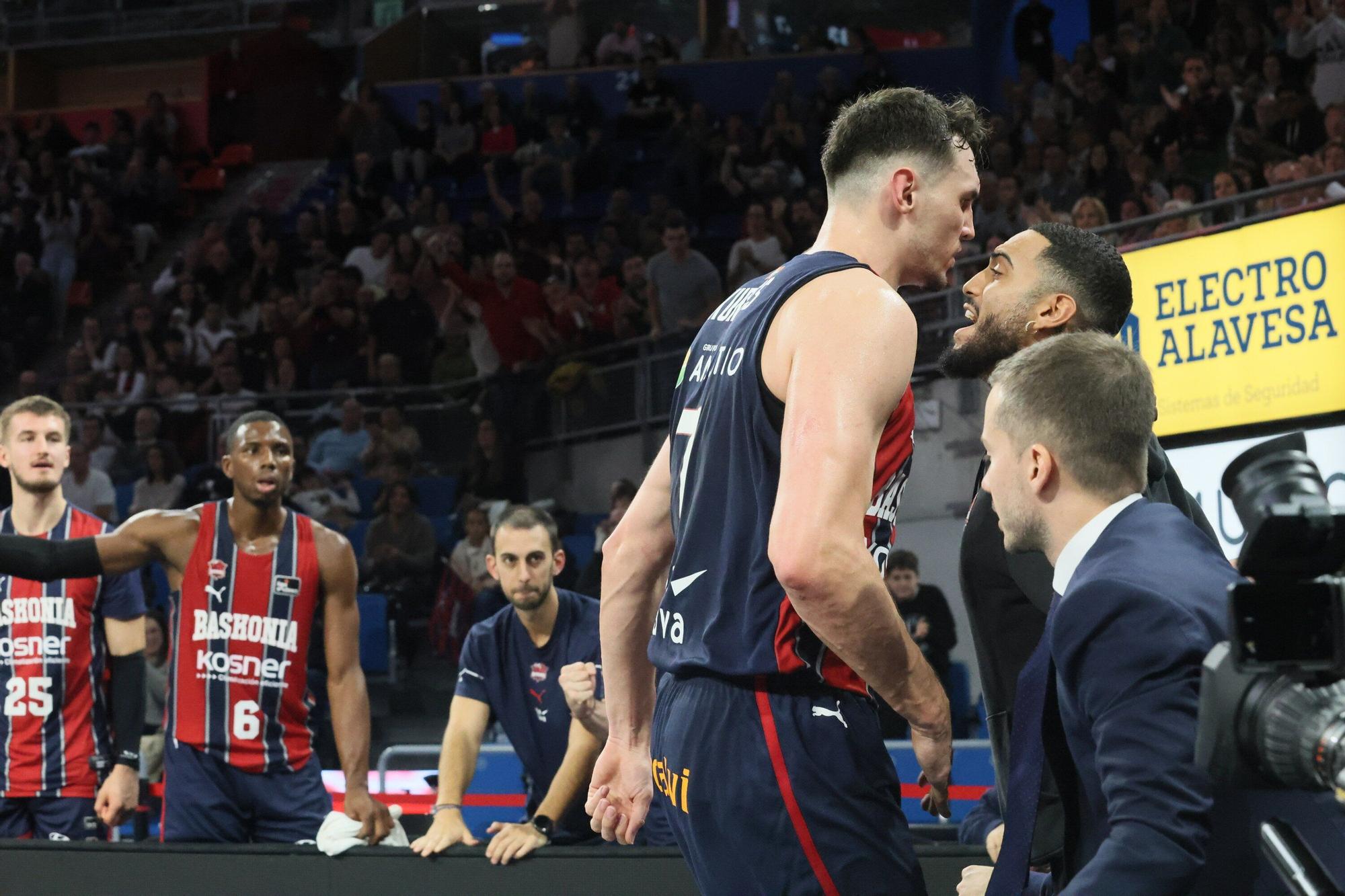 Todas las imágenes del Baskonia - La Laguna Tenerife (89-79)