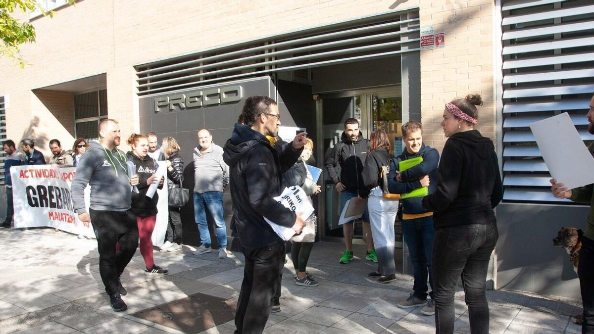 En imagen, una manifestación previa a las afueras de las instalaciones de PRECO