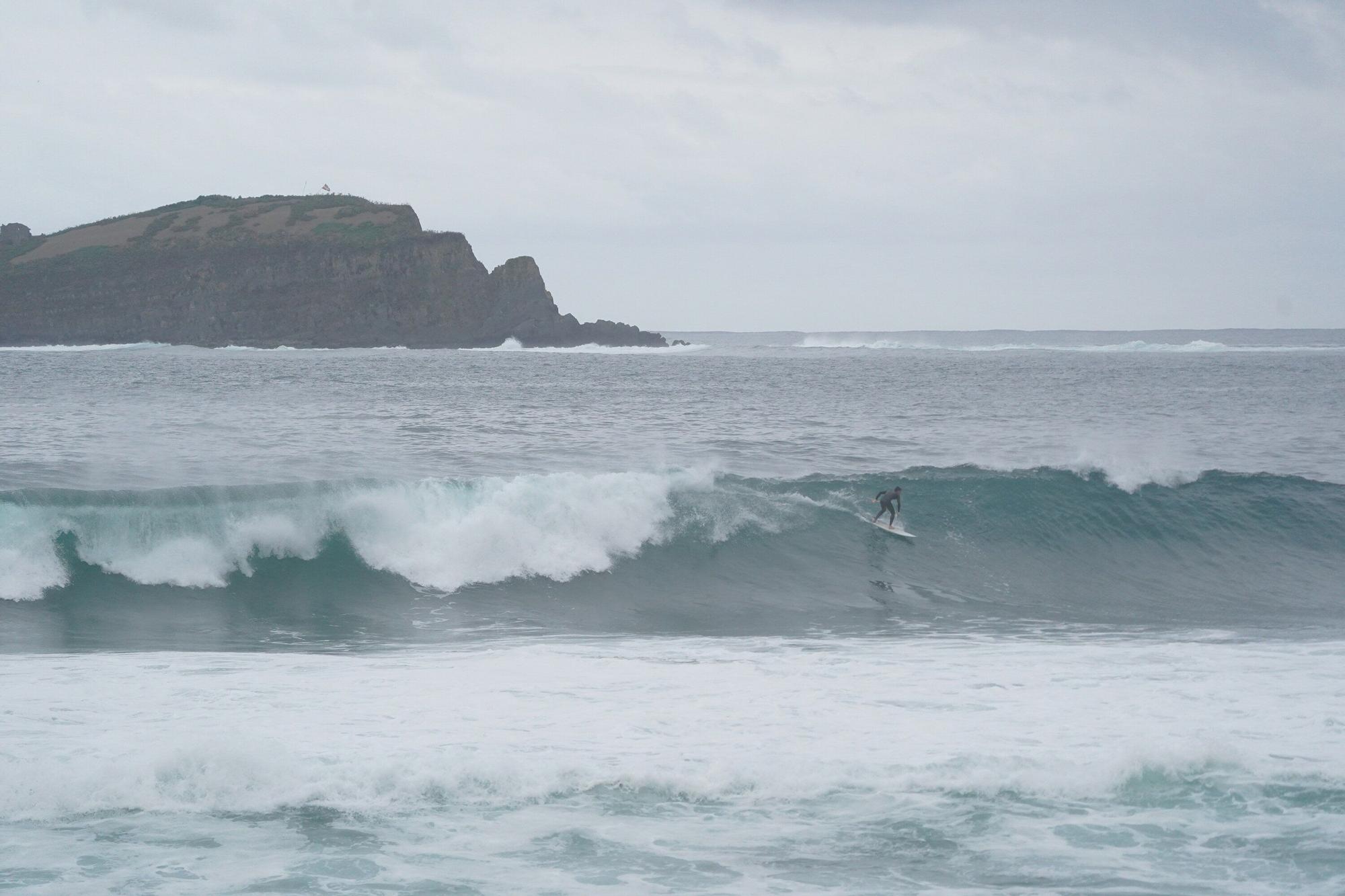 En imágenes: "La comunidad del surf está como loca, suele haber pocos días al año con olas como estas"