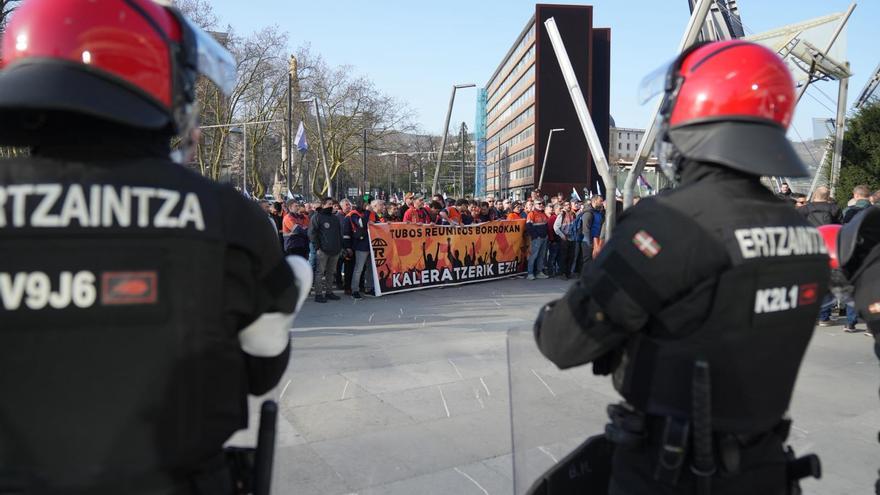 La plantilla de Tubos Reunidos se moviliza en Bilbao ante una nueva reunión para evitar el ERE