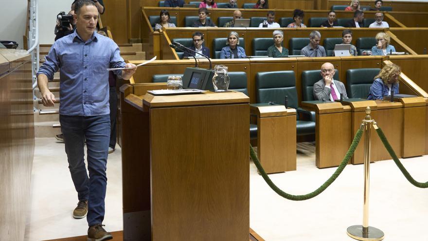 El Parlamento rechaza la tramitación de la ILP para un salario mínimo vasco