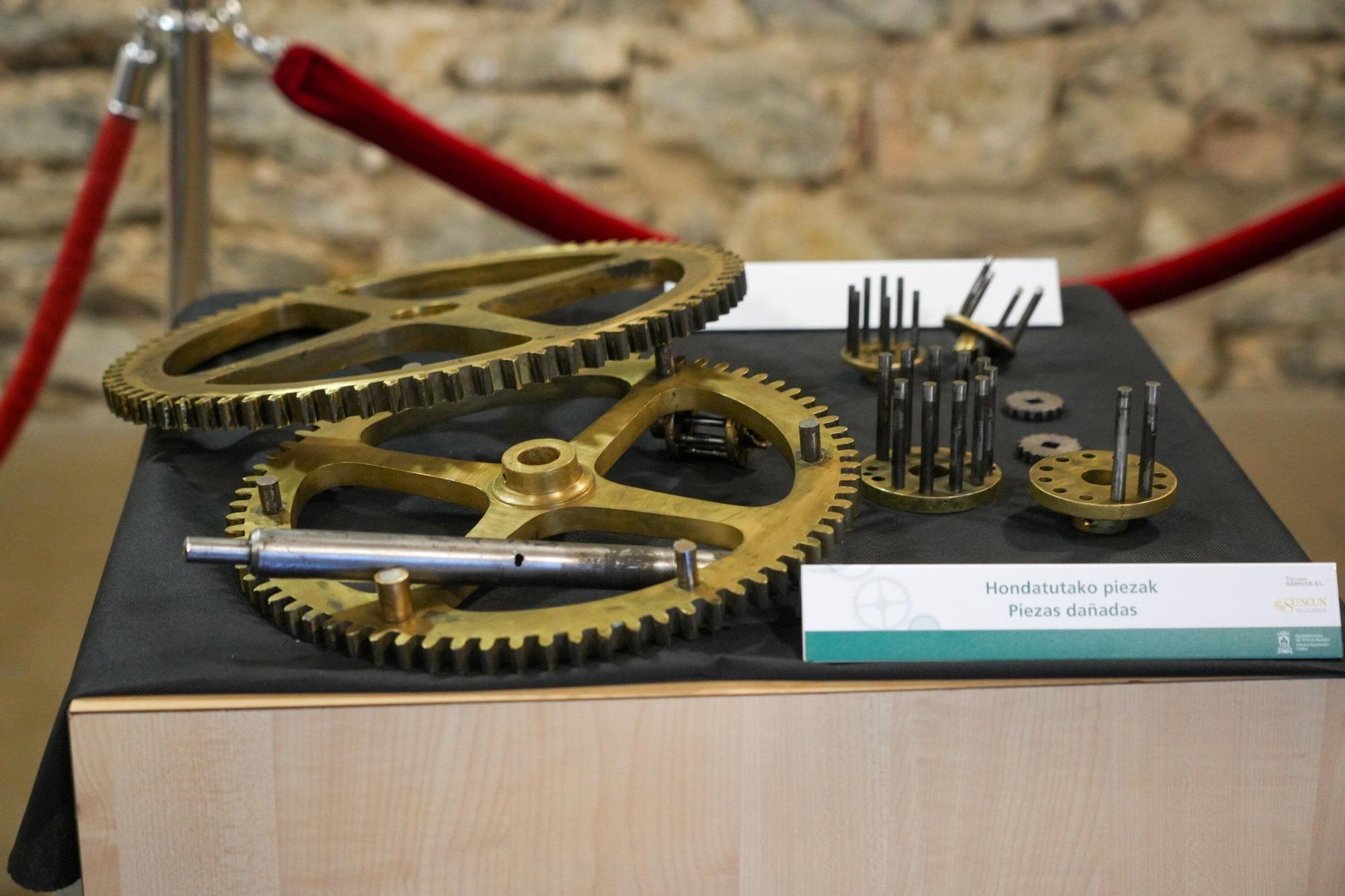 En imágenes: Exposición de la maquinaria del reloj de la torre de San Miguel