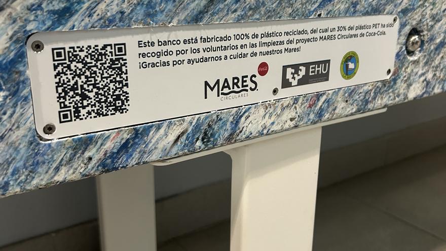 Bizkaia presume de un exclusivo banco urbano fabricado a partir de PET