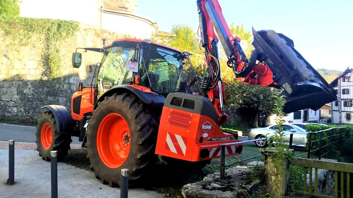 El nuevo tractor adquirido por el Ayuntamiento de Bera