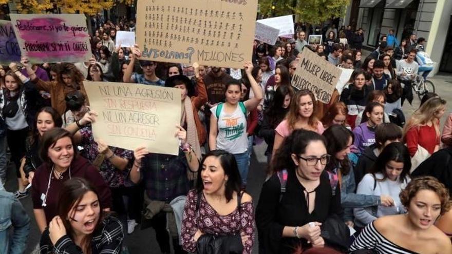 Miles de personas marchan en 50 ciudades contra la violencia machista
