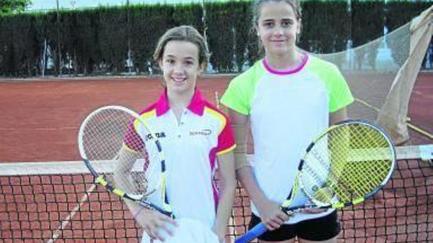 Sandra (izda) con la ganadora Nekane.