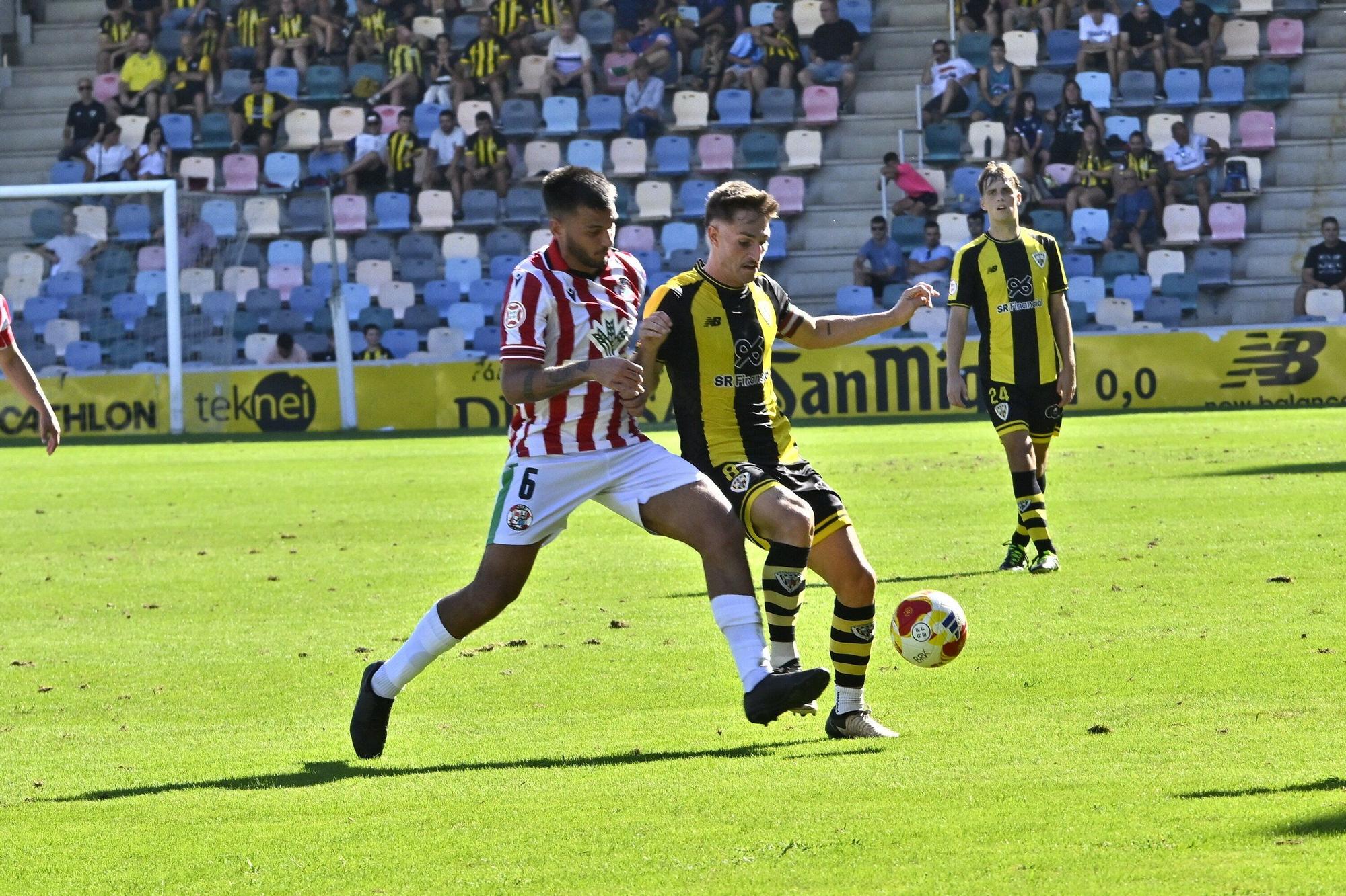 En imágenes: Ekaitz rescata a tiempo el primer punto del Barakaldo