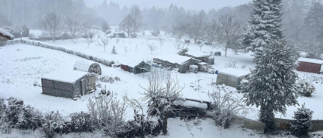 Varios pueblos de Bizkaia despiertan bajo un blanco manto de nieve
