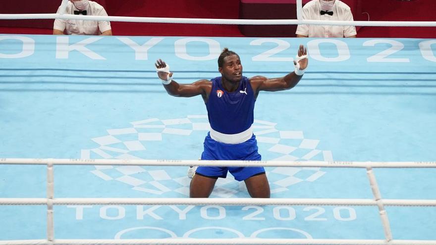 El cubano La Cruz gana el título olímpico de peso pesado