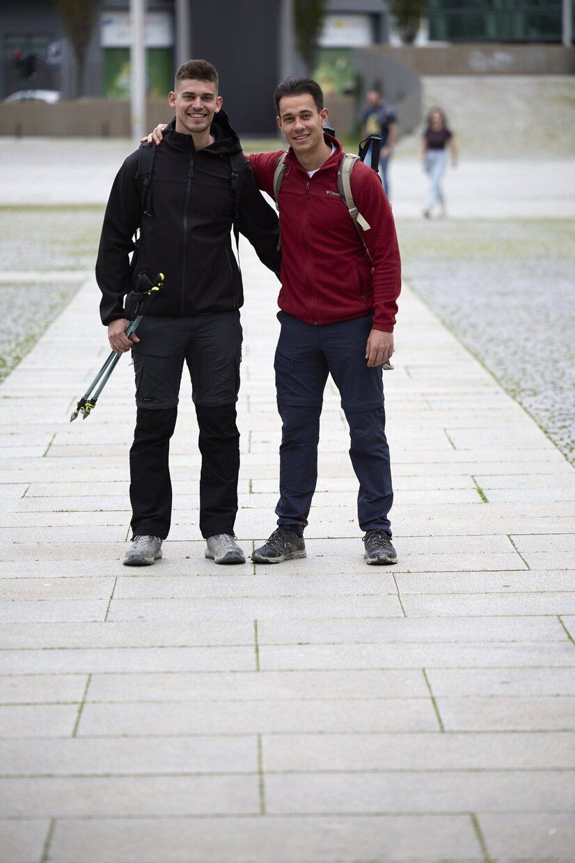 Diego Hualde y Carlo Pellicani, en la plaza de Baluarte.