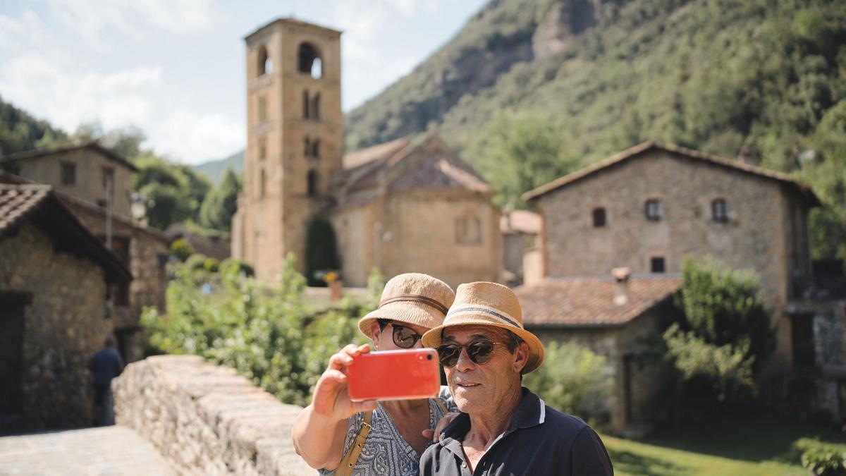 Airbnb, plataforma pionera en el alquiler de corta duración, hace posible la llegada de viajeros a zonas que, hasta hace poco, quedaban fuera del mapa turístico al carecer de oferta hotelera tradicional.