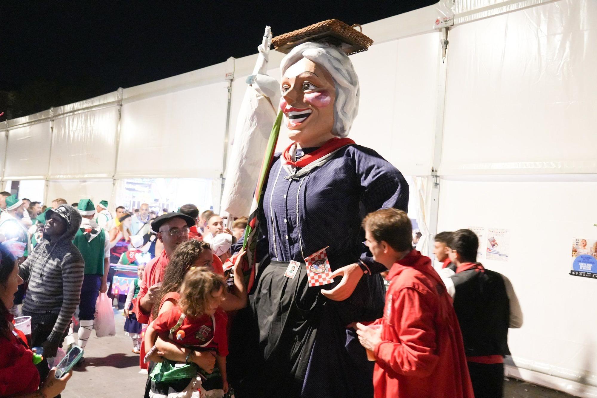 Yeray González da la salida a la intensa maratón de 9 días de fiestas de Basauri con las cuadrillas invadiendo las calles