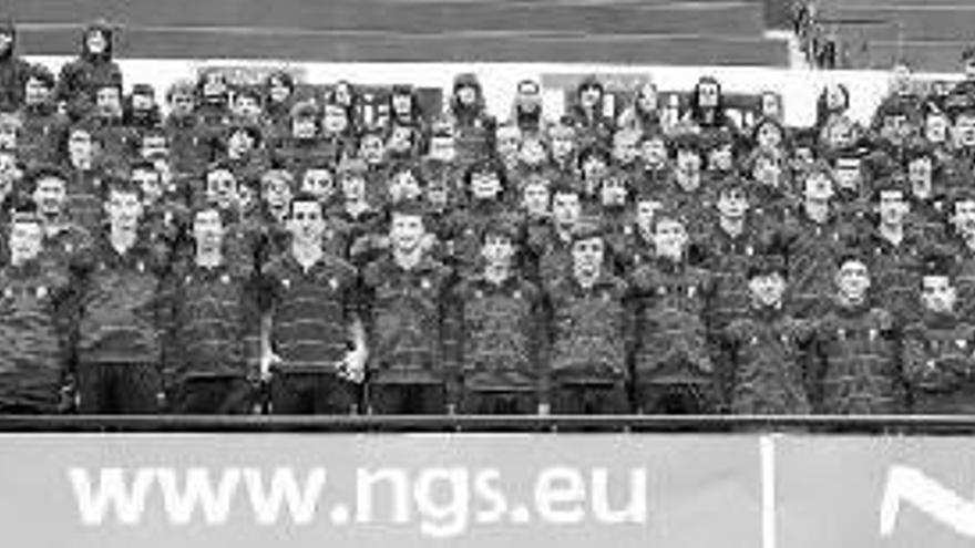 Los jugadores de la cantera rojilla visitaron ayer el Reyno de Navarra