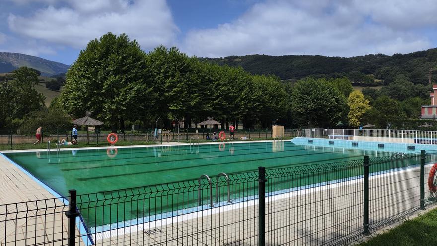La gestión y la limpieza de las piscinas al aire libre de Orduña enfrentan al PNV y EH Bildu