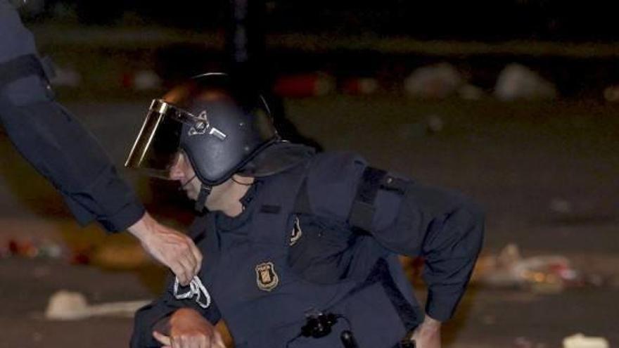 La celebración del título acaba con una &quot;batalla campal&quot; con 104 detenidos y 119 heridos