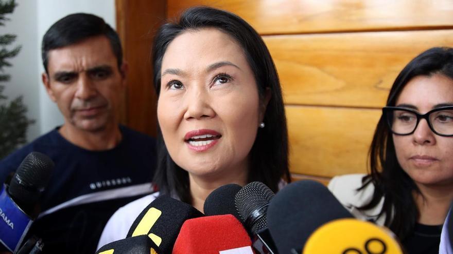 Keiko Fujimori acaricia la presidencia de Perú