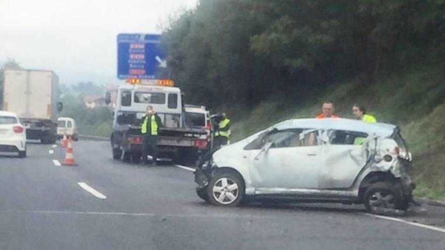 Muere un hombre en Berriz al volcar su coche en la AP-8