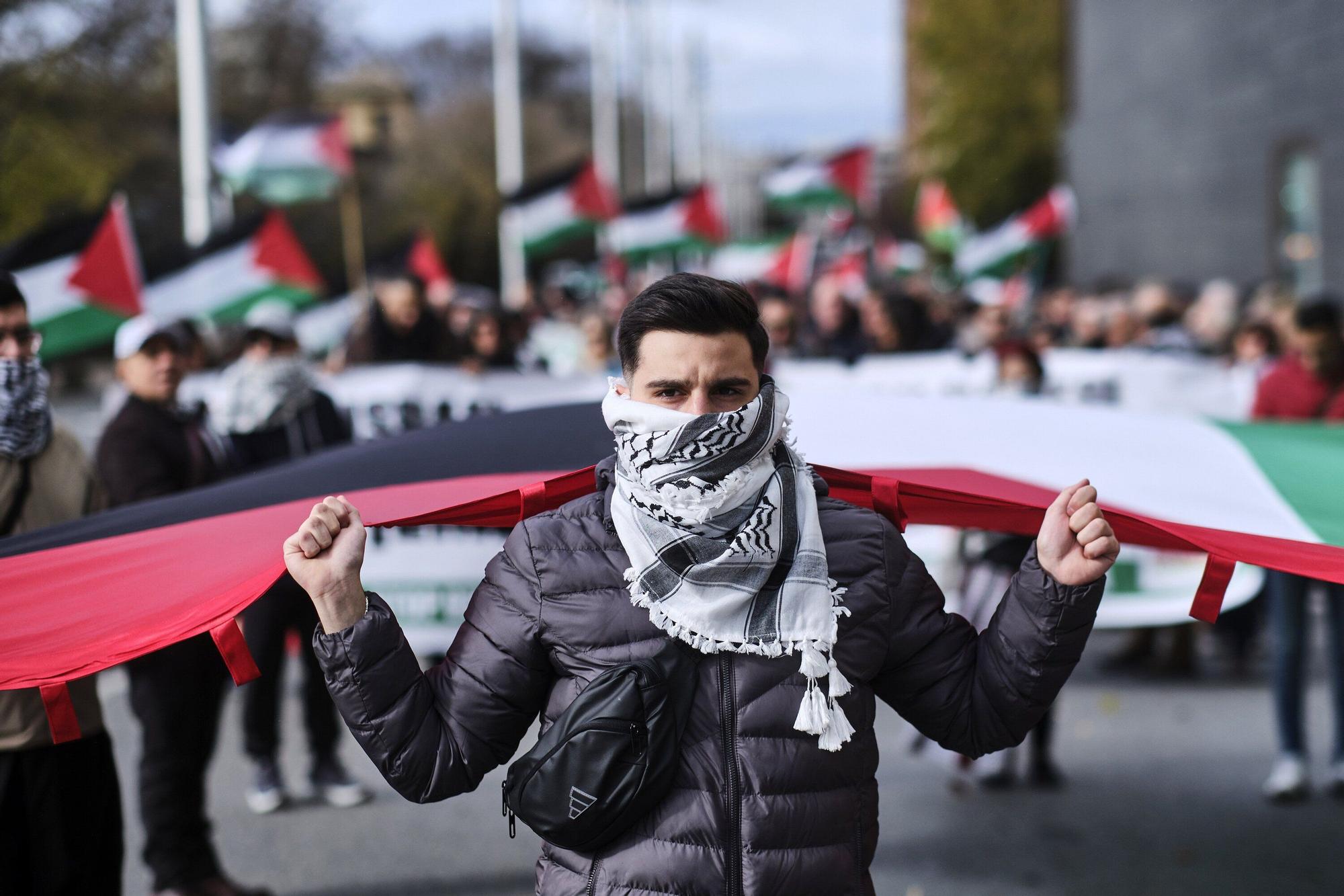 En fotos | Iruña reclama la "ruptura de relaciones con Israel"