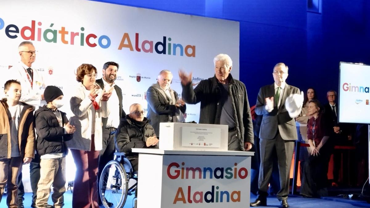 El auténtico Richard Gere, en el acto de Fundación Aladina.