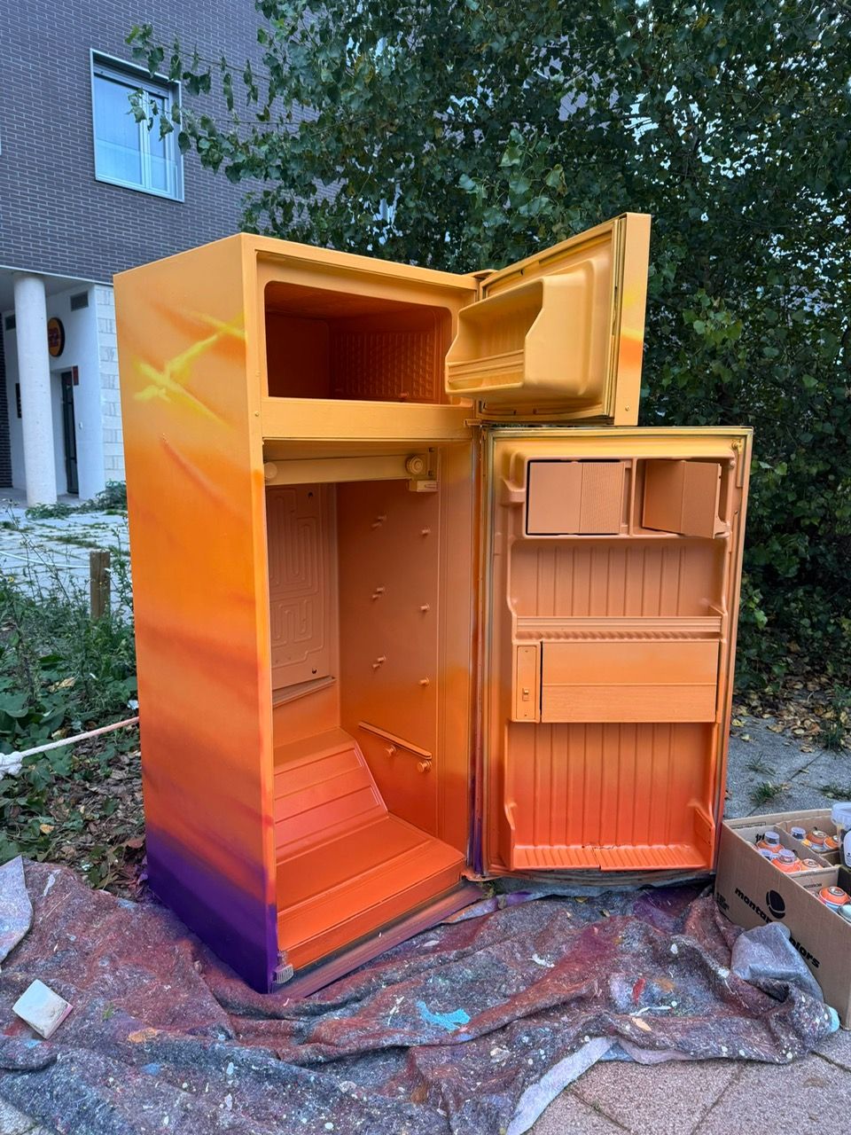 En imágenes: Así avanza el pintado de la frigoteka de Goikolarra