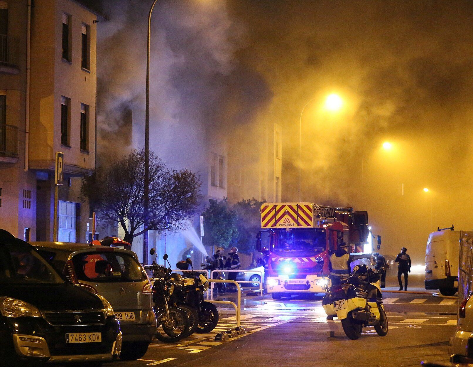 Fotos del incendio de un bazar en la Rochapea
