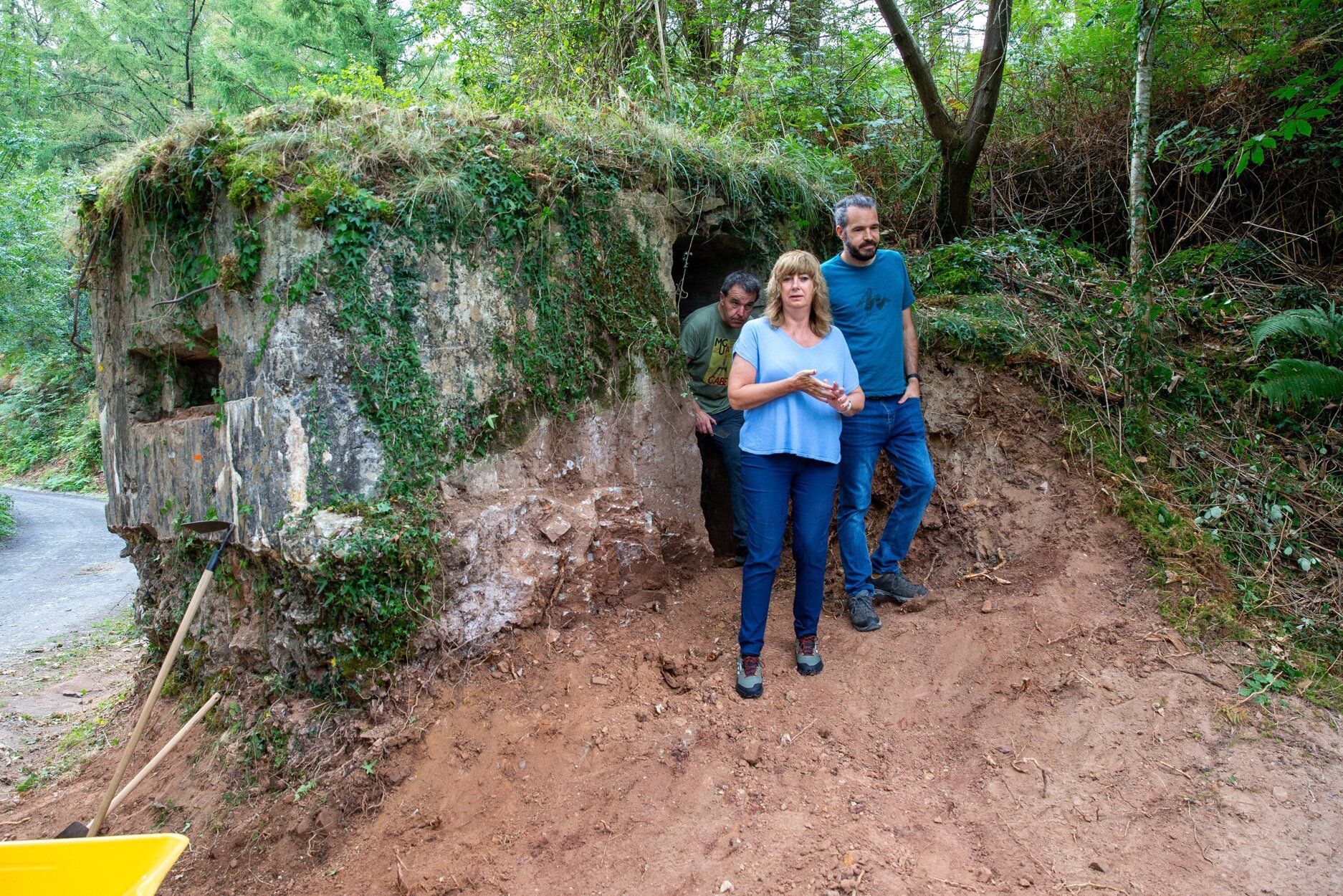 Fotos del campamento juvenil que localiza y recupera búnkeres del franquismo en Bera