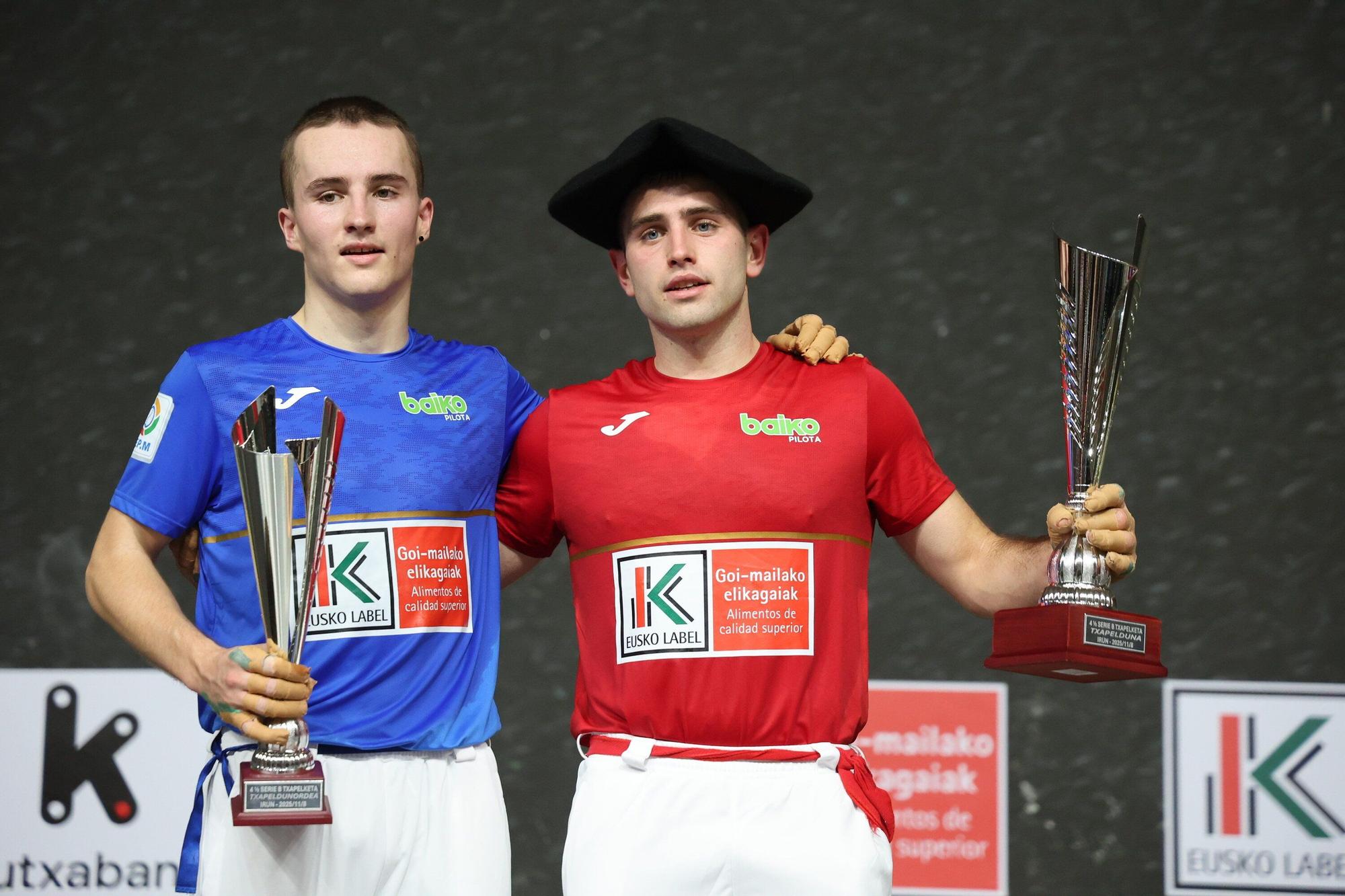 Beñat Senar, campeón del Cuatro y Medio Serie B después de derrotar a Unai Amiano en el frontón Uranzu de Irun.