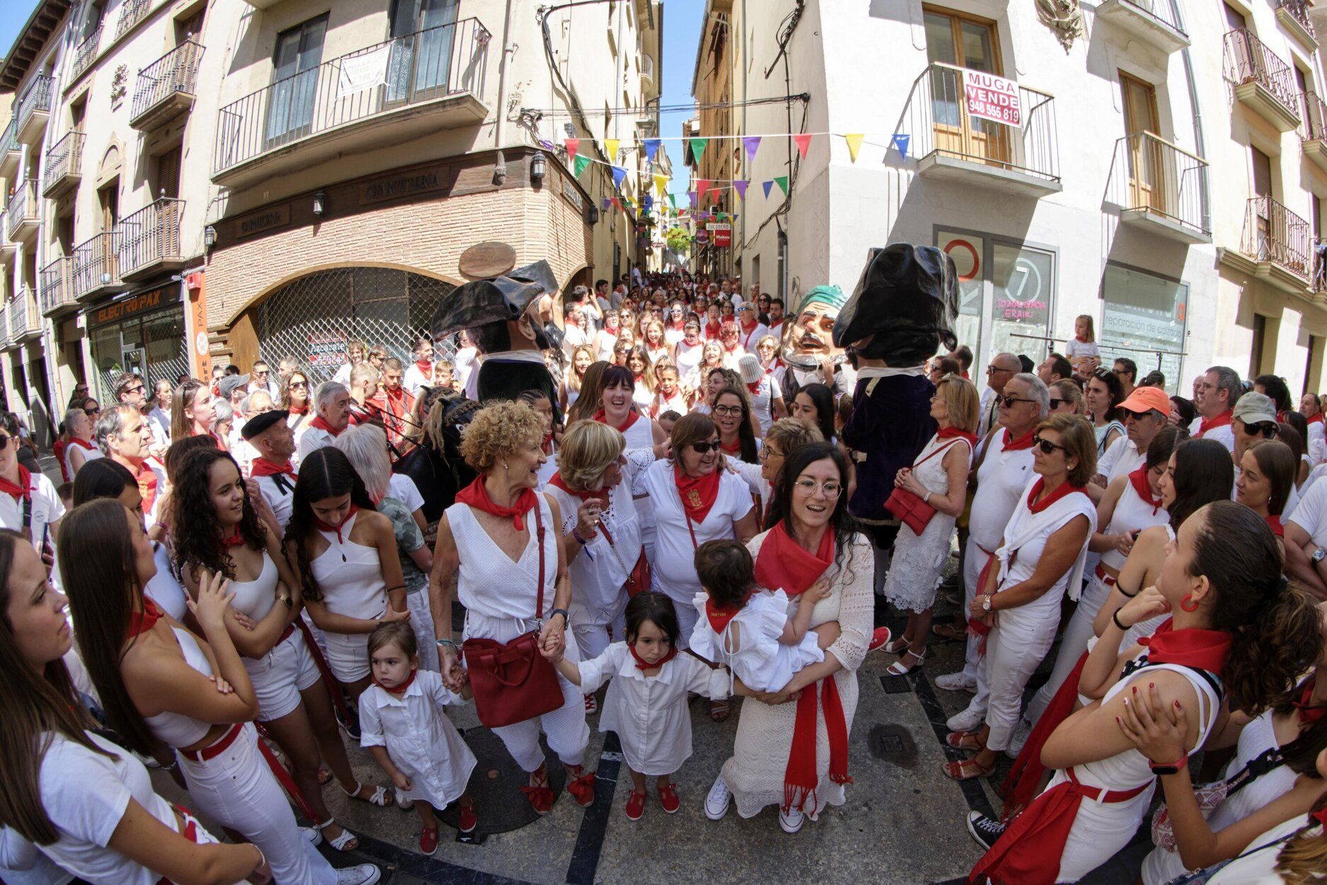 Fotos de la Bajadica del Puy de mujeres