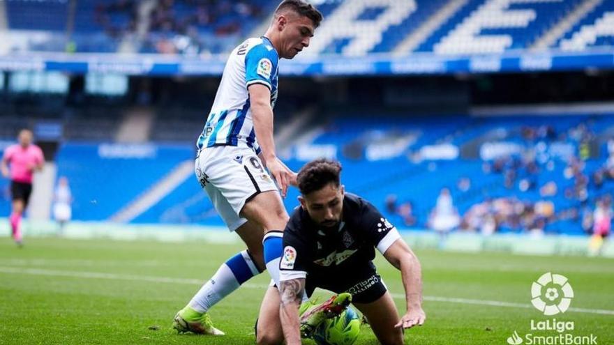 Karrikaburu zancadillea a Nolaskoain en el derbi entre el Sanse y el Amorebieta.