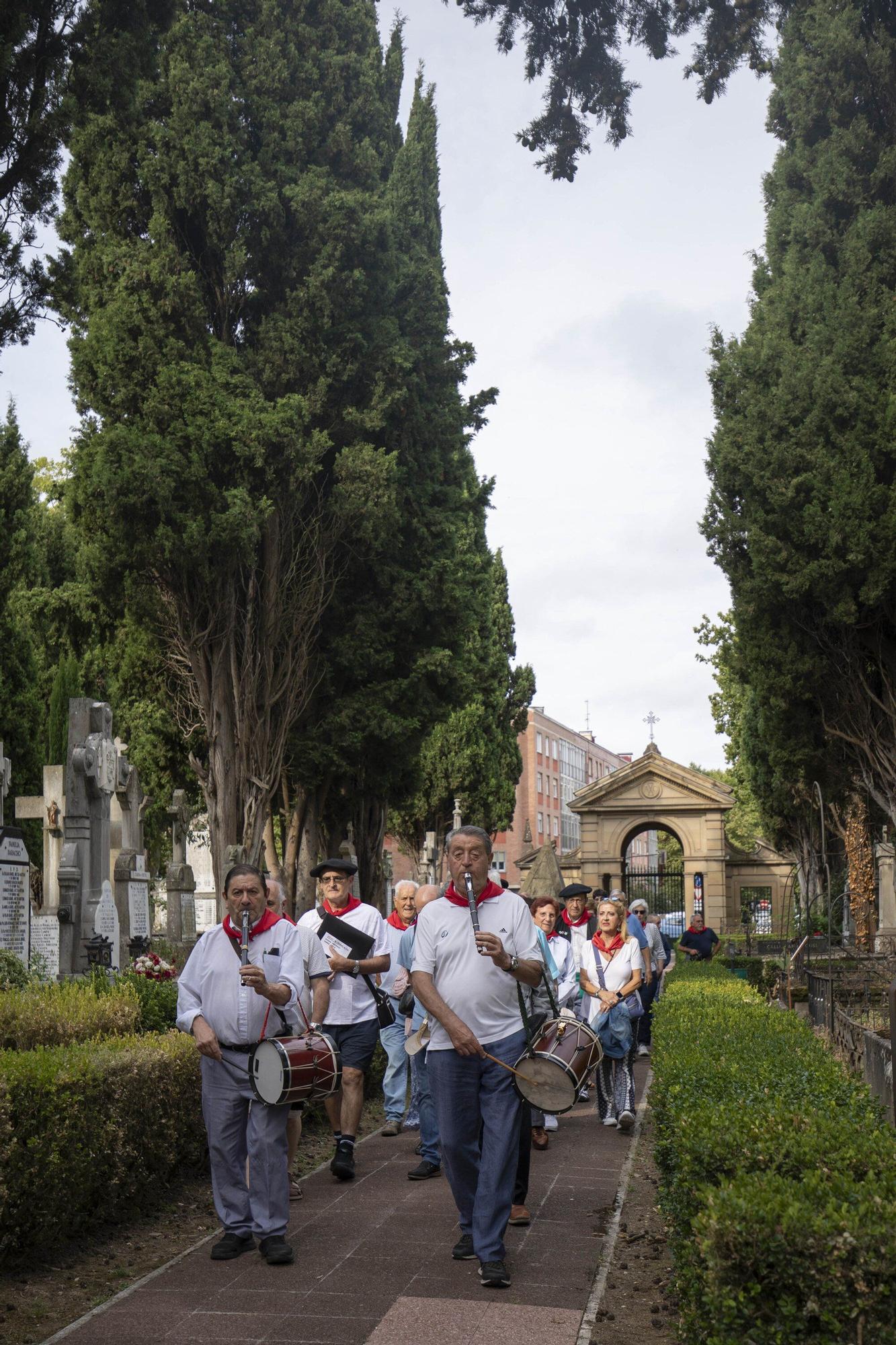 En imágenes: Homenaje en Santa Isabel a los celedones de oro fallecidos