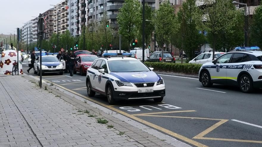 Dos detenidos tras cometer un robo en Olaberria y darse a la fuga en un coche