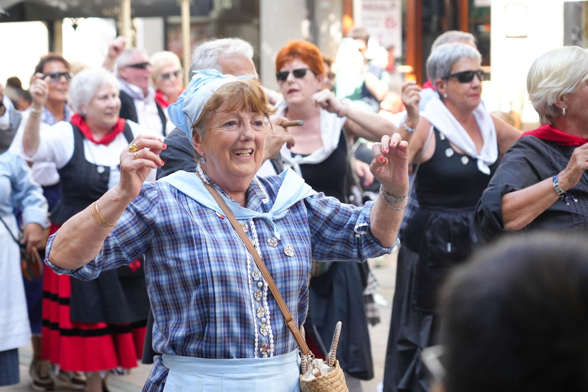 En imágenes: Blusas y neskas veteranos celebran su día grande en La Blanca
