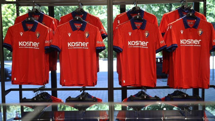 Fotos de la camiseta de Osasuna para la temporada 2026-2027