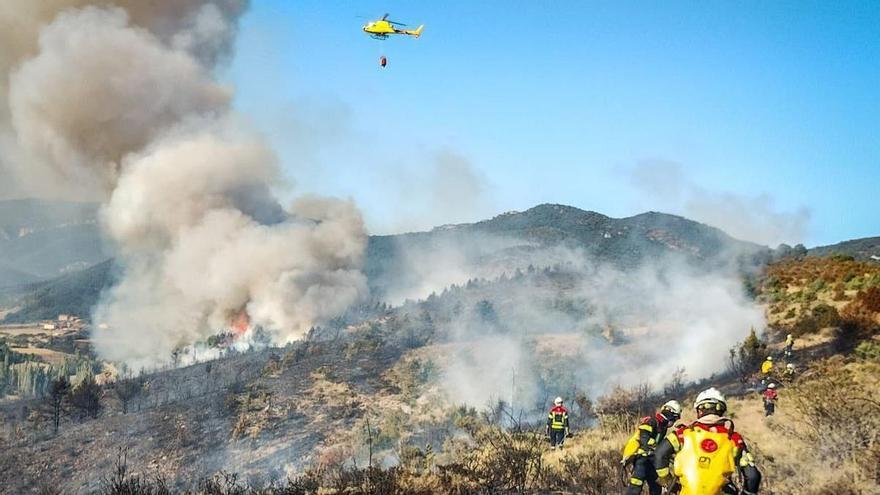 Fotos de las labores de extinción del incendio en Urraúl Alto, Urrulgaine