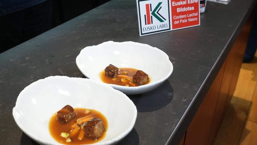 Menestra de Cordero Lechal del País Vasco con Eusko Label con verduritas baby y setas enoki&#039;