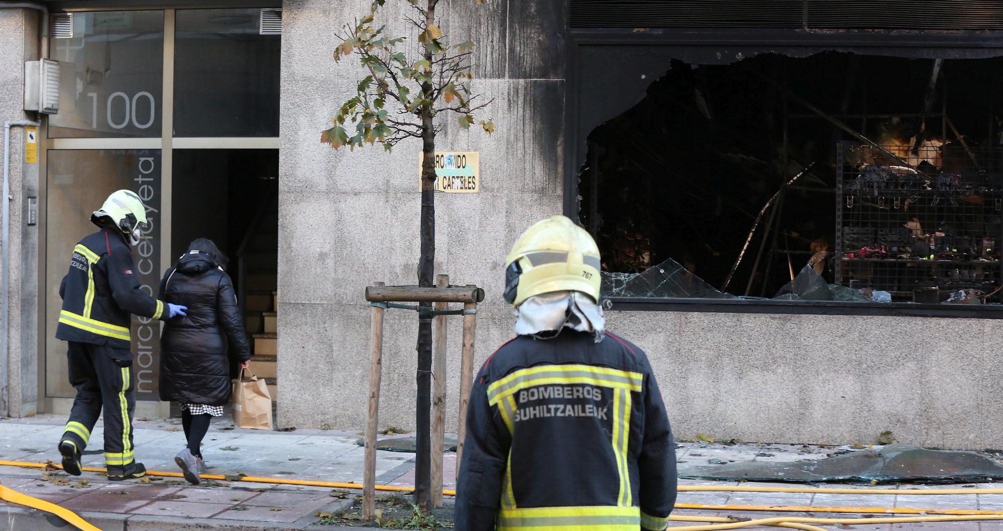 [FOTOS] Así ha quedado el bazar incendiado en la Rochapea