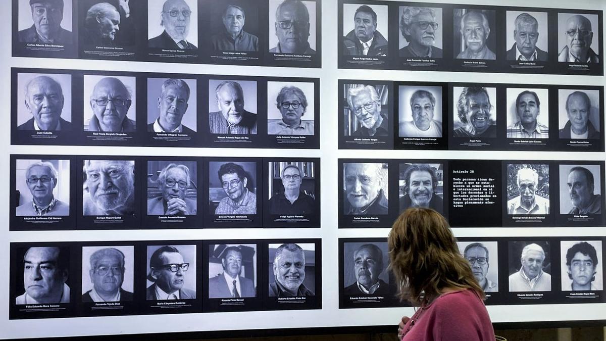 La vicepresidenta Ana Ollo, durante su visita al Museo de la Memoria y de los Derechos Humanos de Chile.