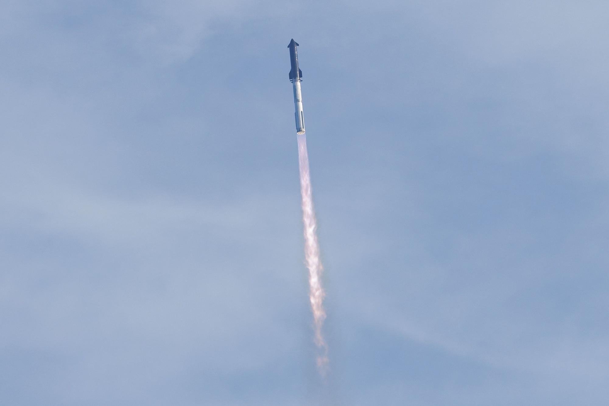 La nave Starship de SpaceX cumple con éxito su décima prueba después de tres fallidas