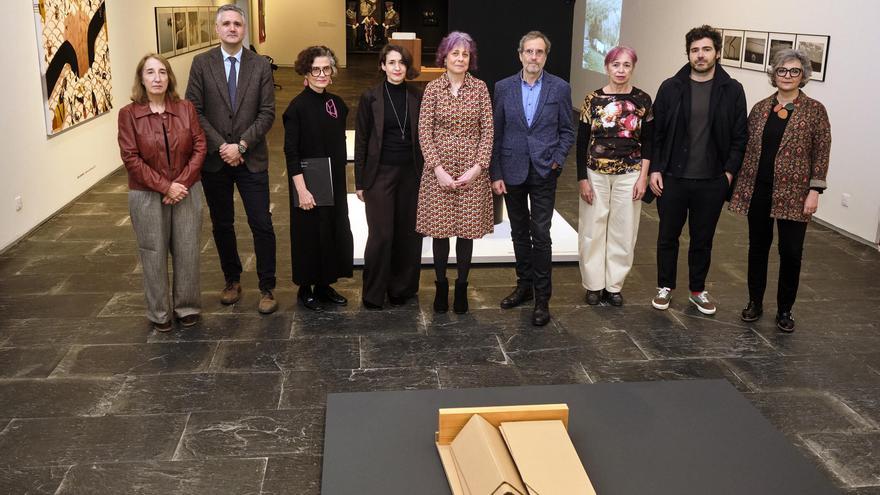 El Museo de Navarra propone un recorrido de 53 obras alrededor de los conceptos de paisaje, materia e identidad