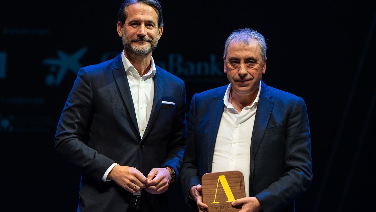 Carlos Sánchez Mitelbrum (CaixaBank) y Alfredo Arbeloa, director general del Grupo AN, X Premio Alimenta Navarra a la Trayectoria Profesional y el Desarrollo Personal.