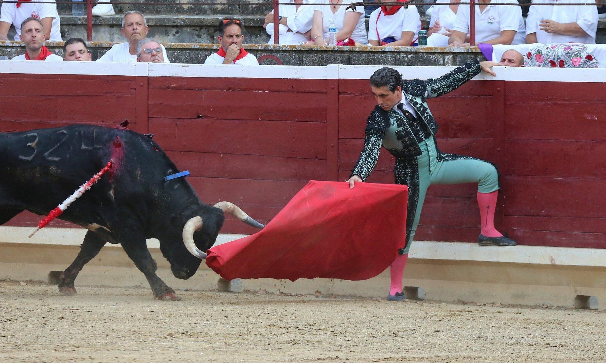 Fotos de la tercera corrida de toros de fiestas de Tafalla
