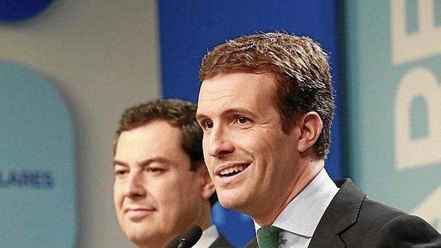 Pablo Casado con Juanma Moreno, el candidato del PP para presidir la Junta de Andalucía.