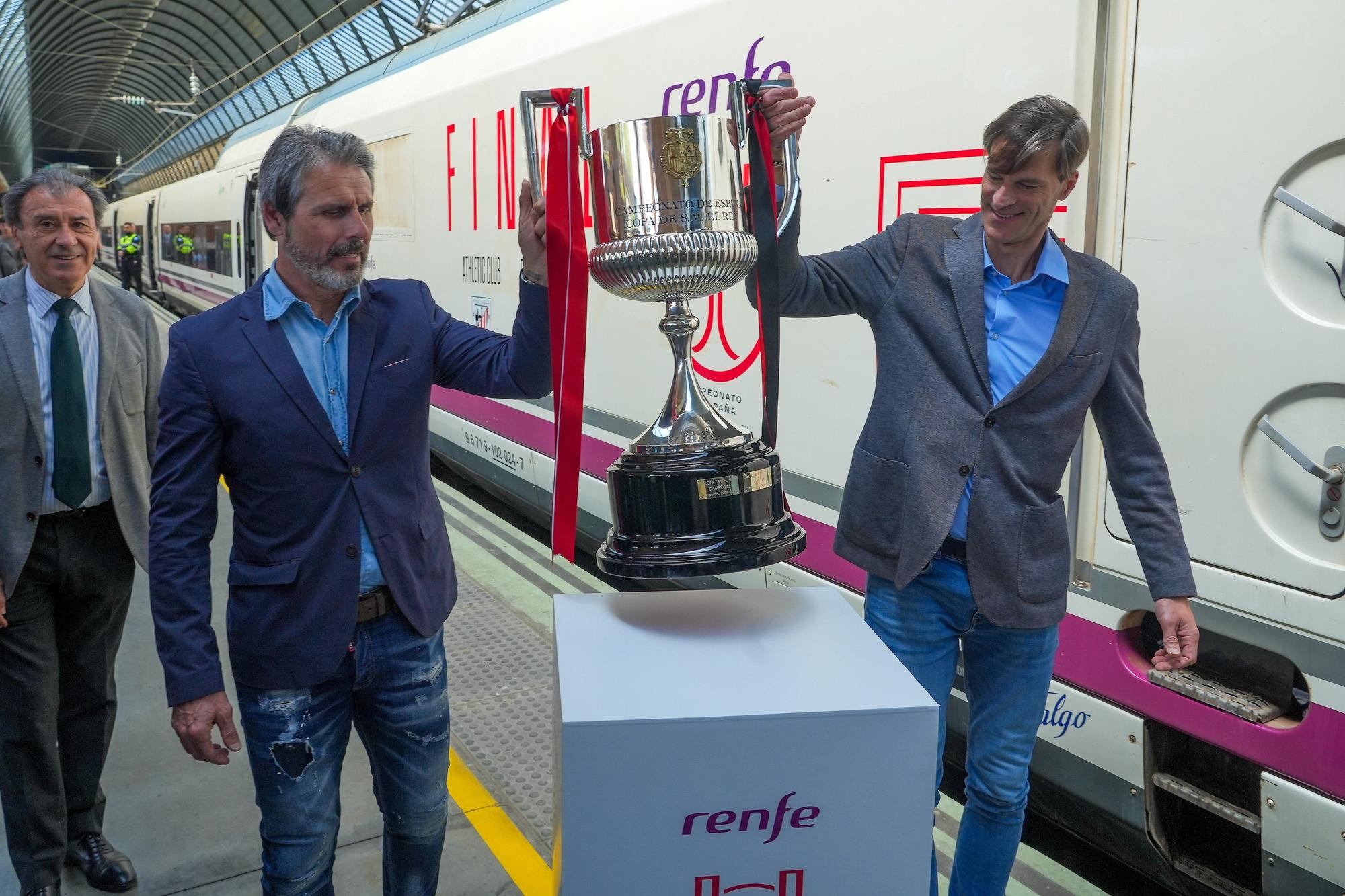 En imágenes La Copa ya está en Sevilla