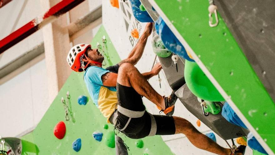 Supera tus límites escalando en el rocódromo más increíble de Derio