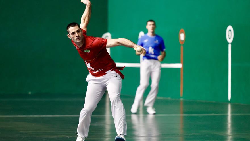 Laso y Albisu entonan la Marcha Imperial en el Parejas