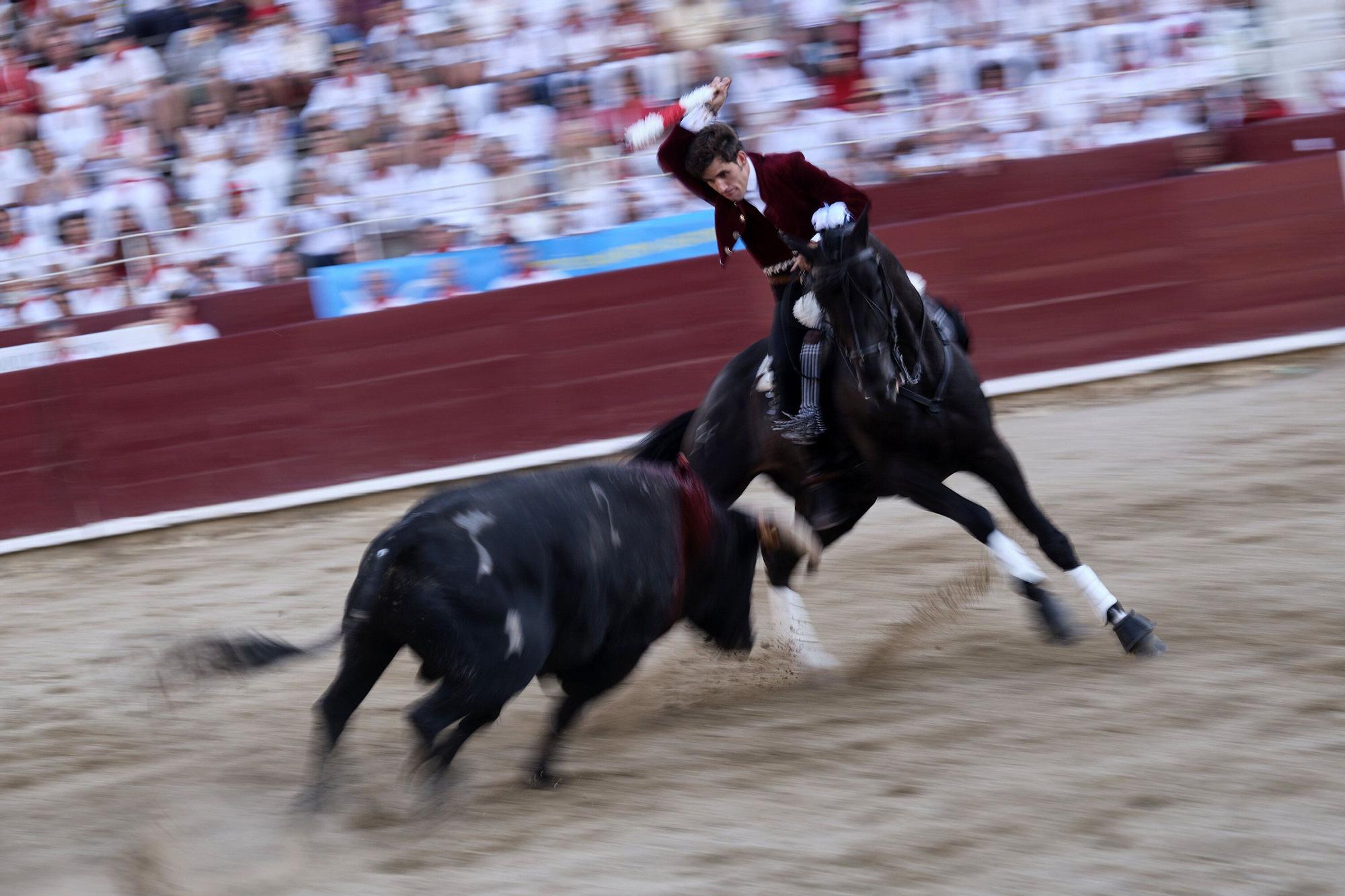 Fotos de la 'encerrona' de Guillermo Hermoso de Mendoza en la plaza de toros de Estella - Lizarra