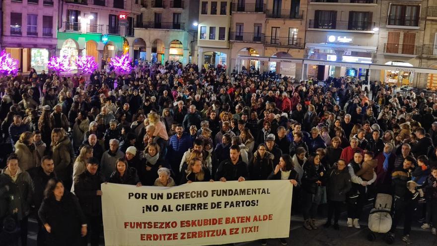 Alrededor de 1.000 personas en la protesta sobre del servicio de partos en Estella